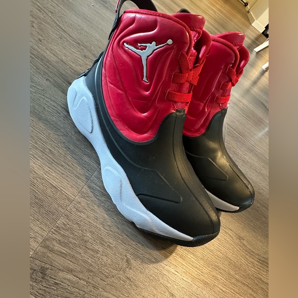 Boy’s Jordan Drip 23 Rain Boots Size 2Y shoes